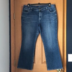 Apt 9 ‘baby bootcut’ sz 18 jeans